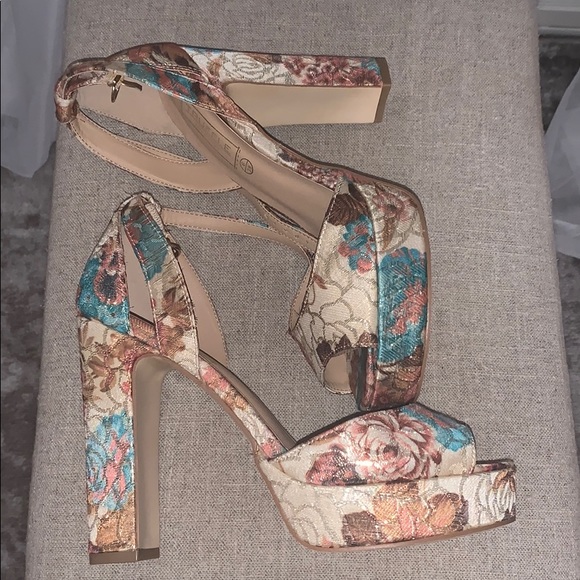 Shoes - Picture 2 of 3